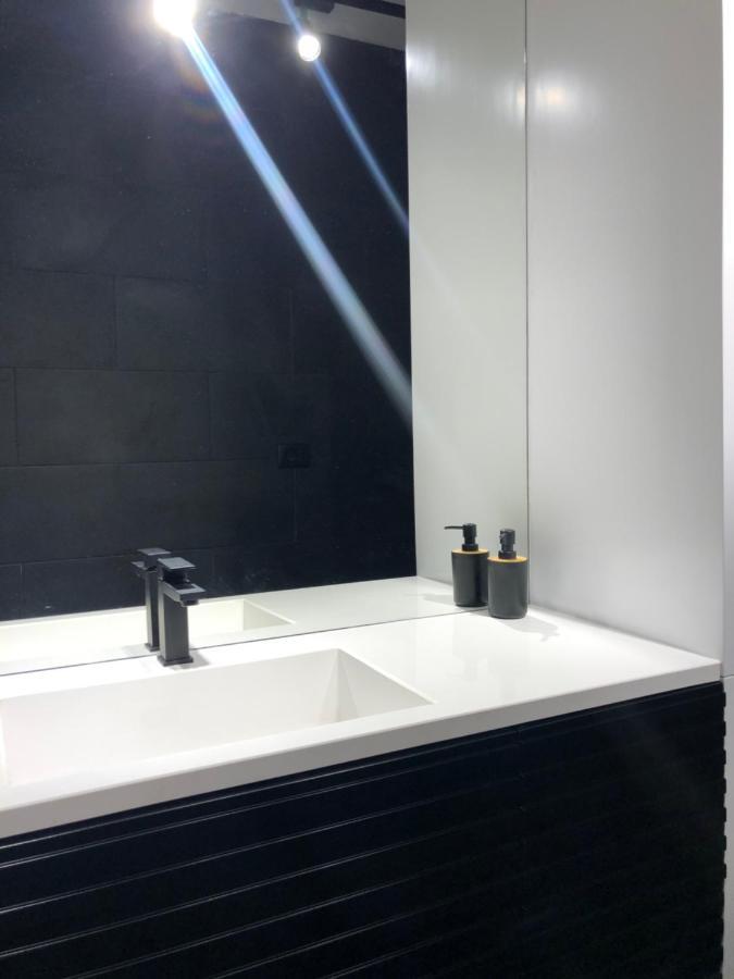 The Laurels - City Center Apartment Тирана Екстериор снимка